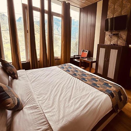 Sleeping Beauty Hotel Moutain View Property Joshīmath Exteriör bild