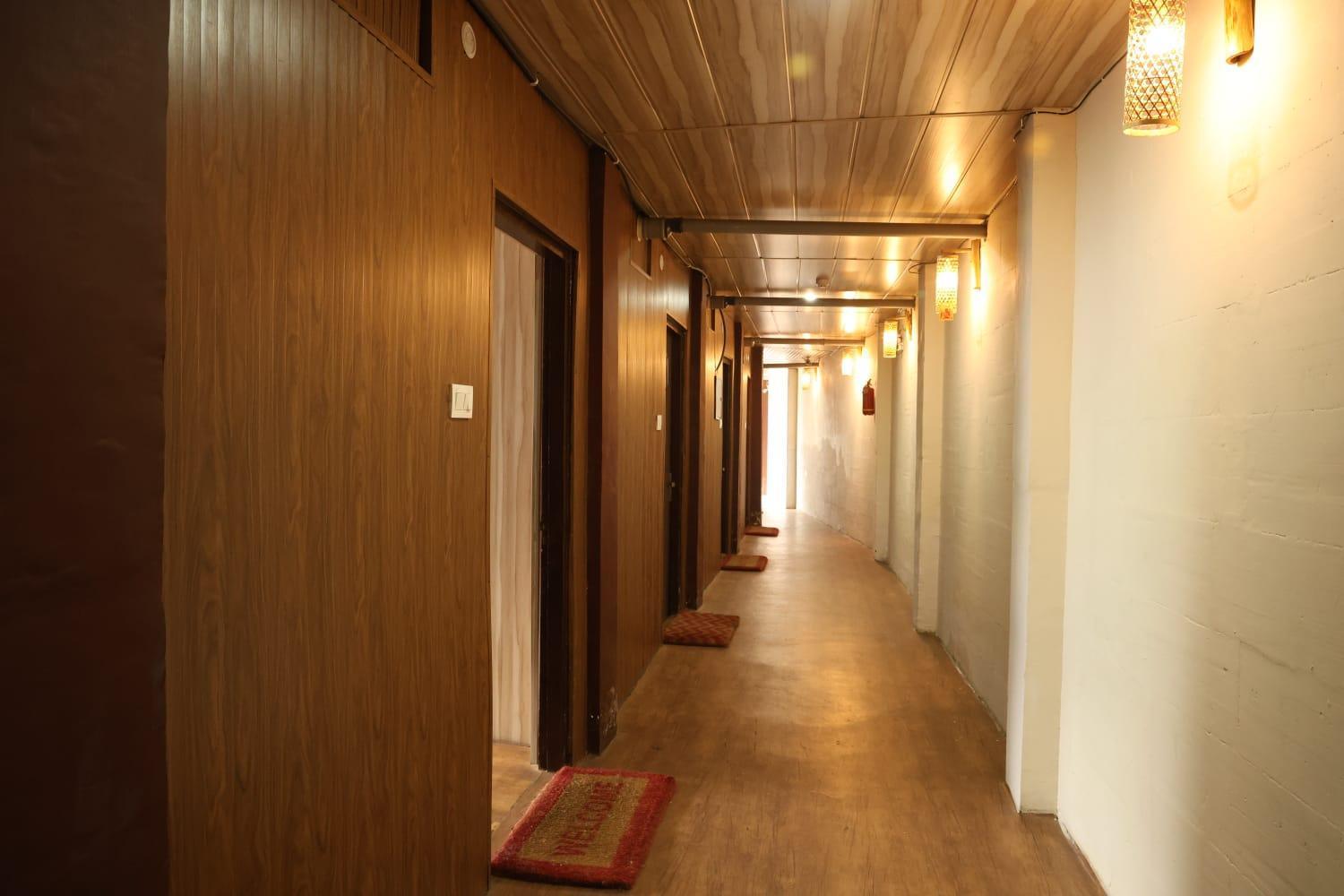 Sleeping Beauty Hotel Moutain View Property Joshīmath Exteriör bild