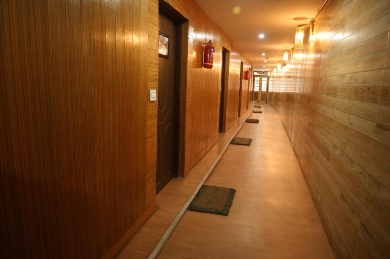 Sleeping Beauty Hotel Moutain View Property Joshīmath Exteriör bild