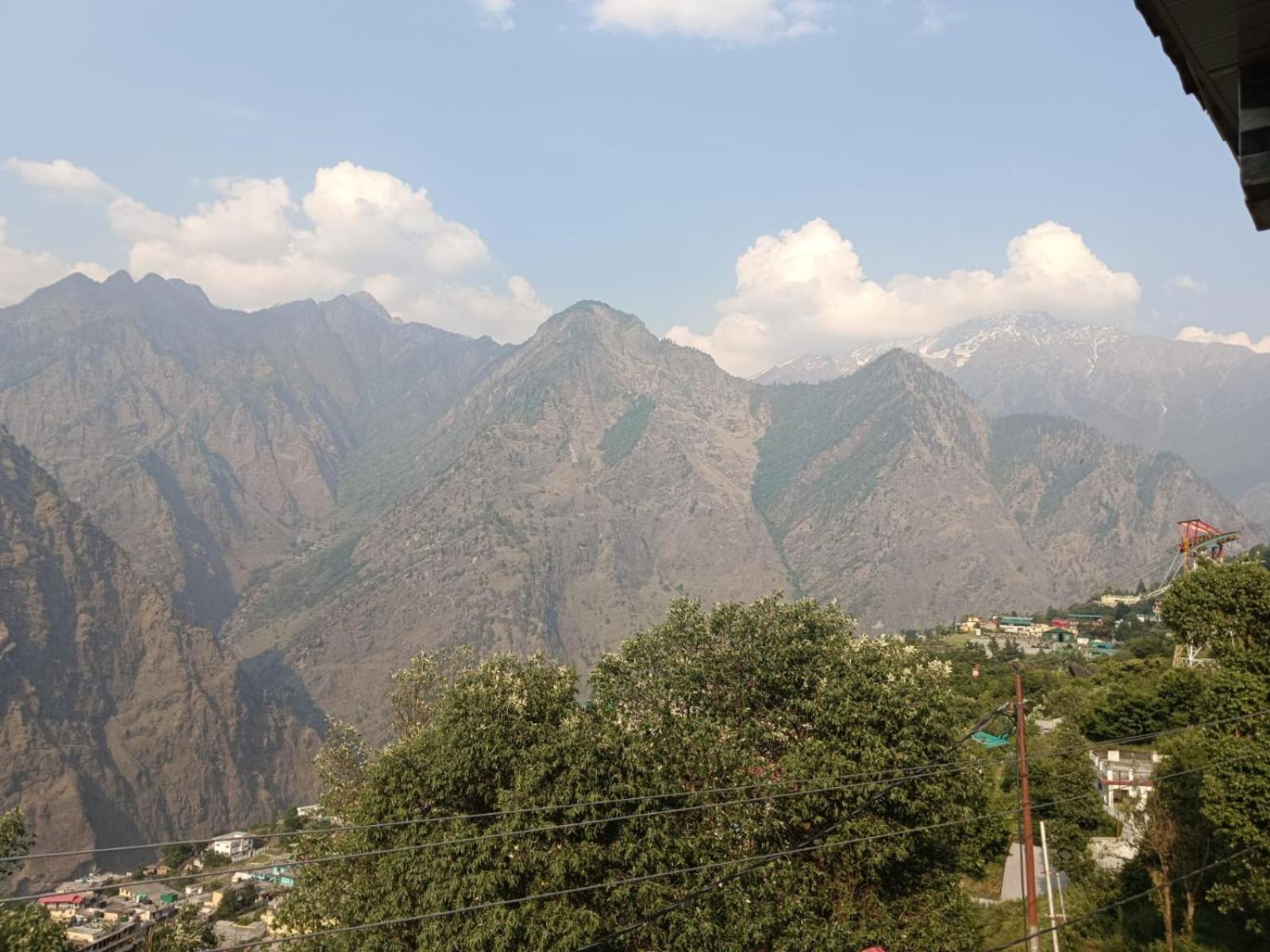 Sleeping Beauty Hotel Moutain View Property Joshīmath Exteriör bild