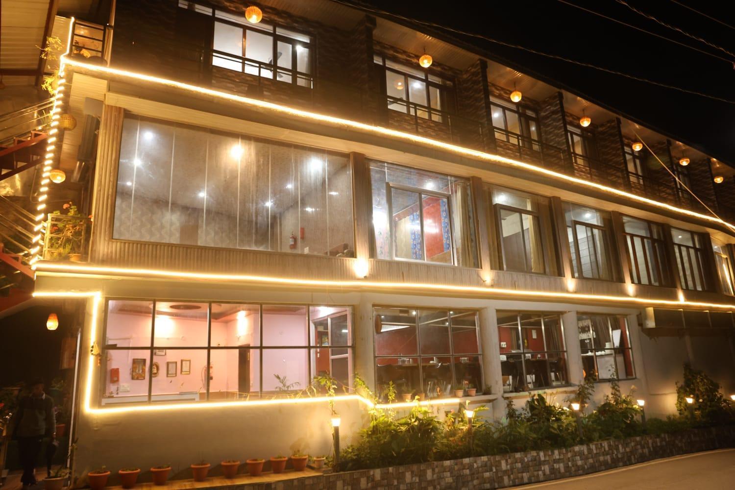 Sleeping Beauty Hotel Moutain View Property Joshīmath Exteriör bild
