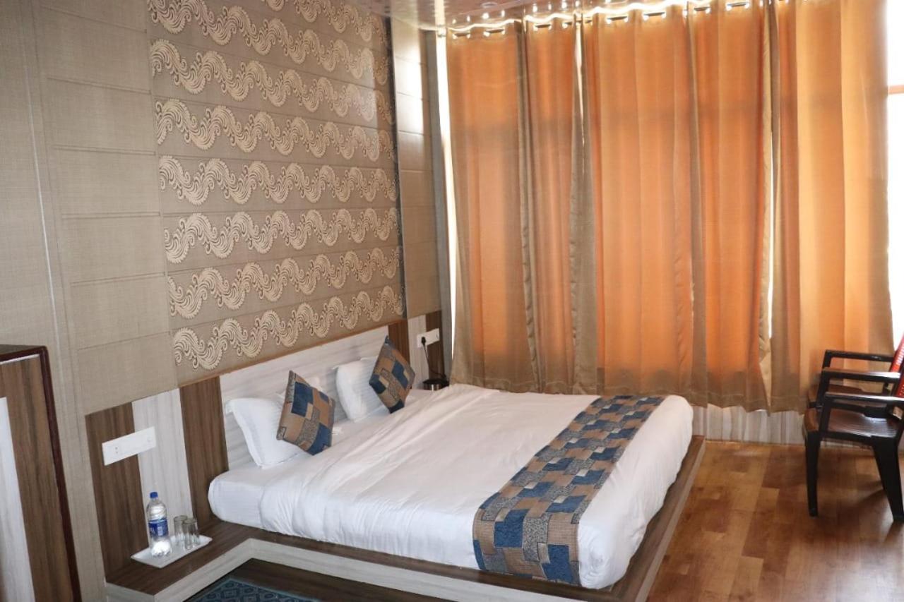 Sleeping Beauty Hotel Moutain View Property Joshīmath Exteriör bild