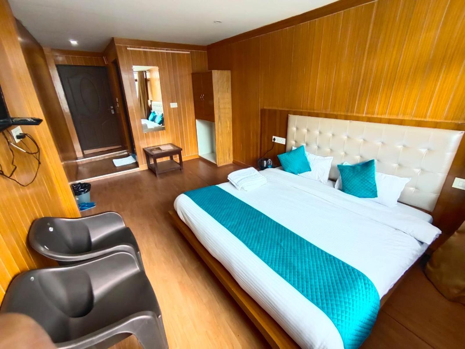Sleeping Beauty Hotel Moutain View Property Joshīmath Exteriör bild