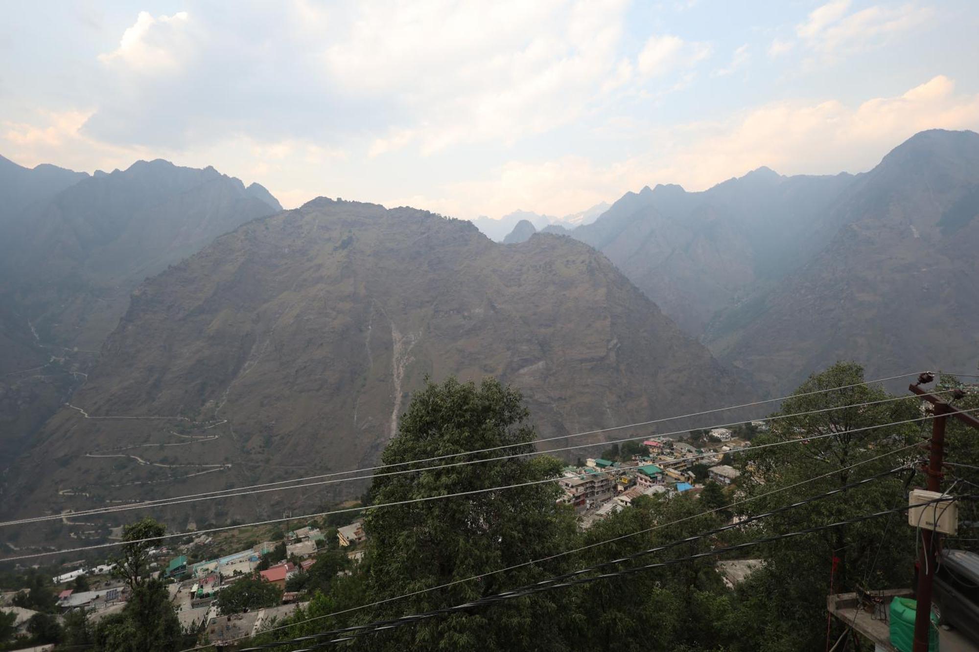 Sleeping Beauty Hotel Moutain View Property Joshīmath Exteriör bild