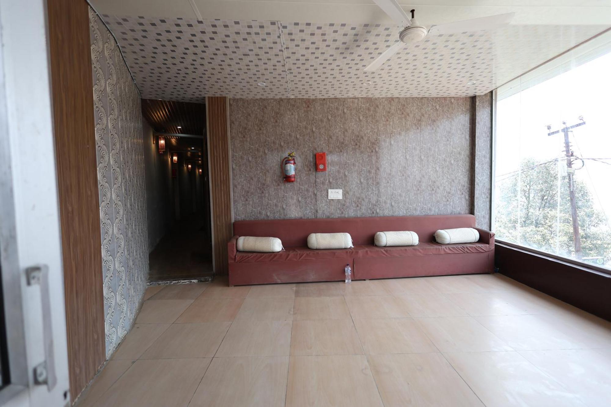 Sleeping Beauty Hotel Moutain View Property Joshīmath Exteriör bild