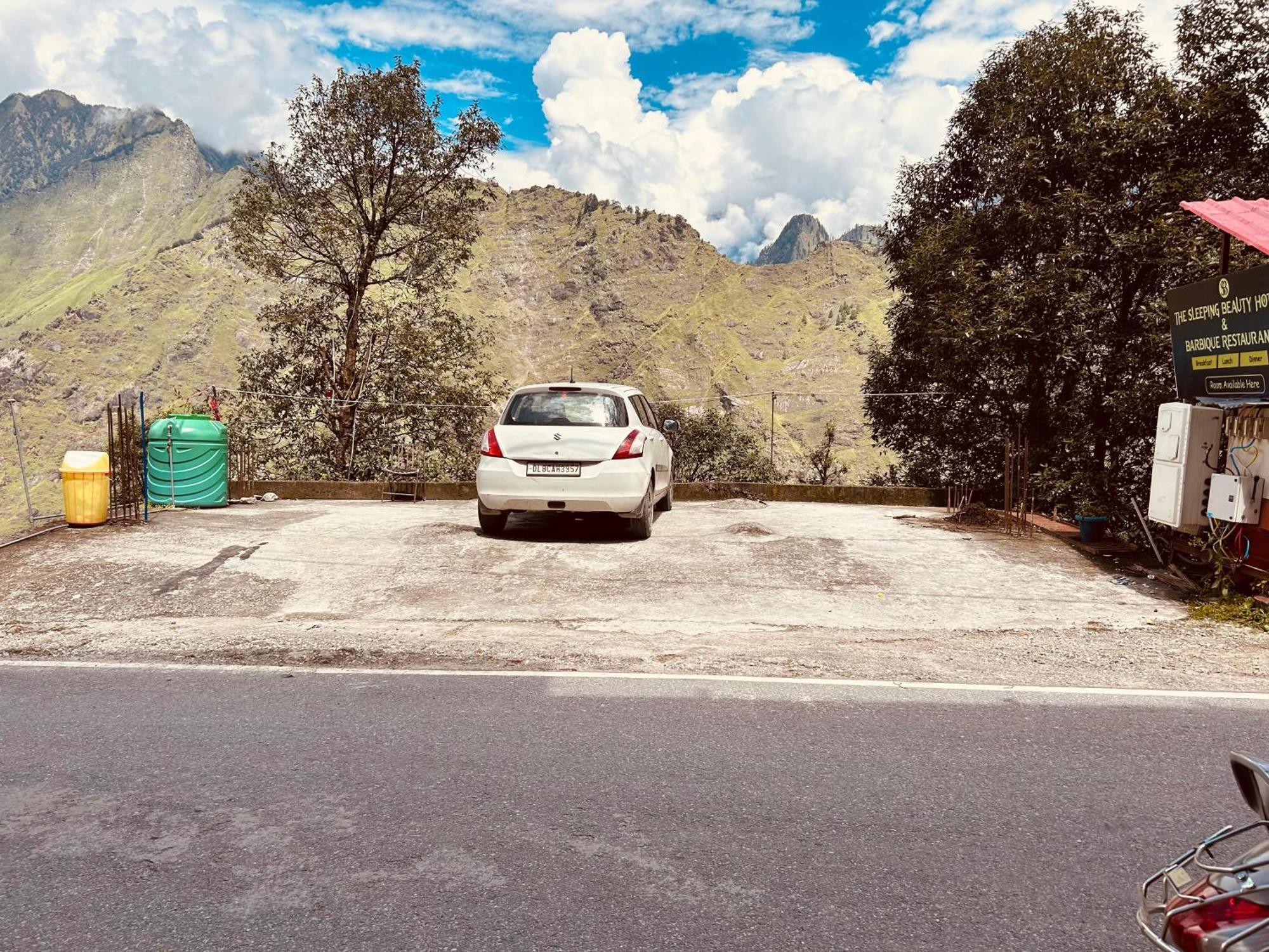 Sleeping Beauty Hotel Moutain View Property Joshīmath Exteriör bild