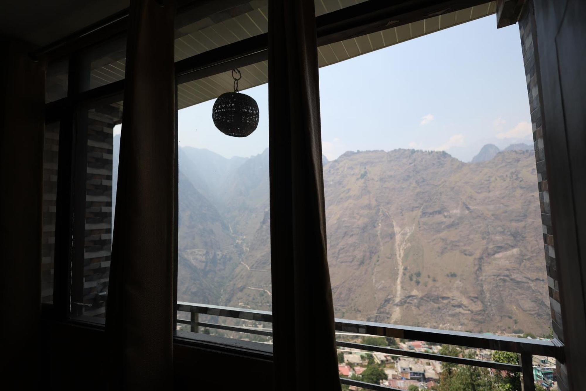 Sleeping Beauty Hotel Moutain View Property Joshīmath Exteriör bild