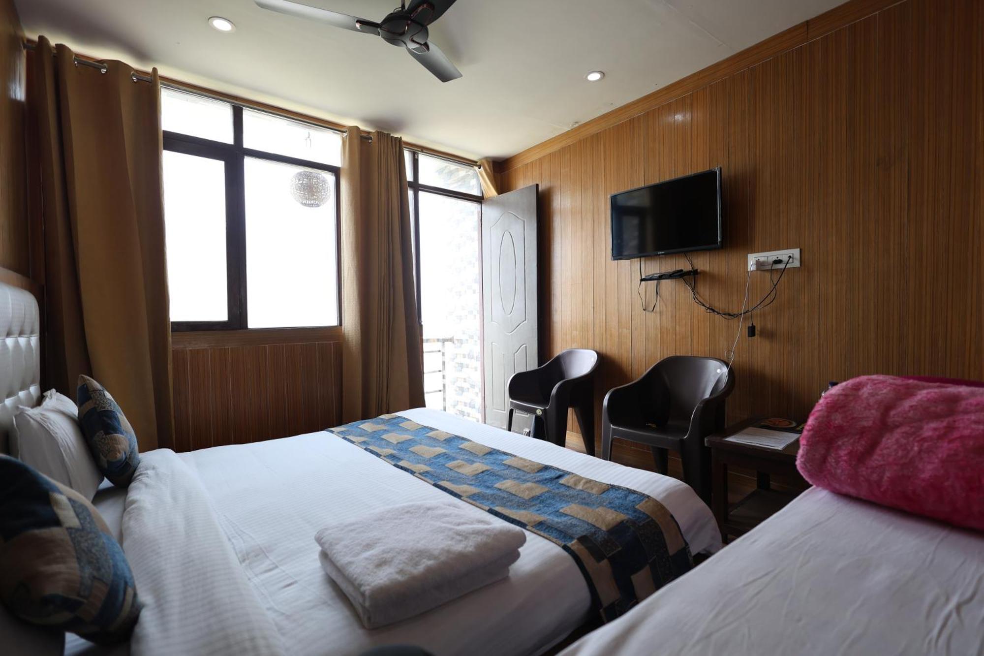 Sleeping Beauty Hotel Moutain View Property Joshīmath Exteriör bild