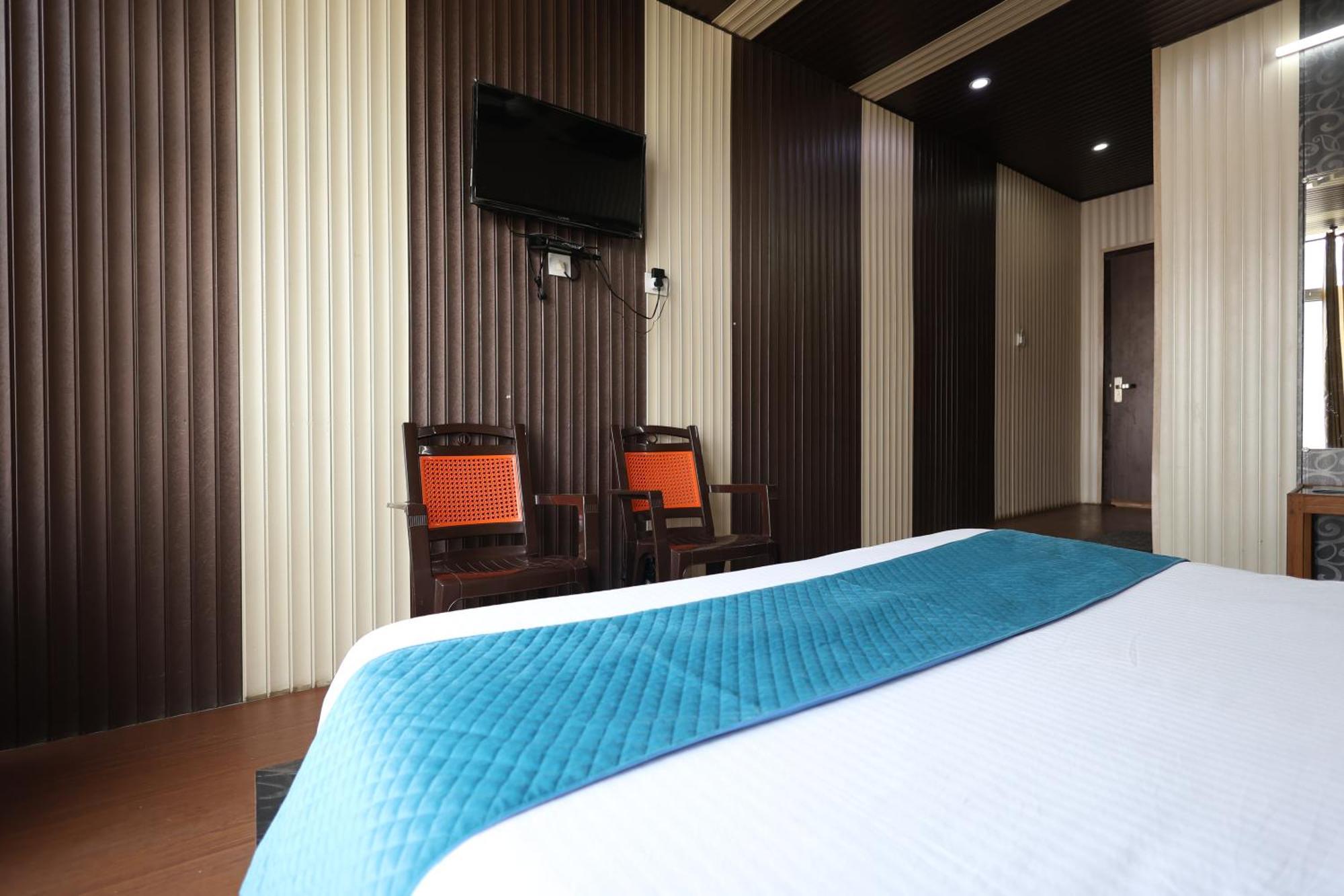 Sleeping Beauty Hotel Moutain View Property Joshīmath Exteriör bild
