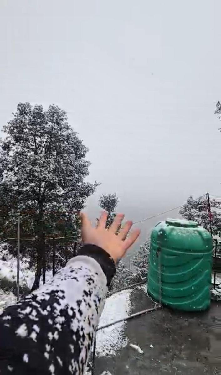 Sleeping Beauty Hotel Moutain View Property Joshīmath Exteriör bild